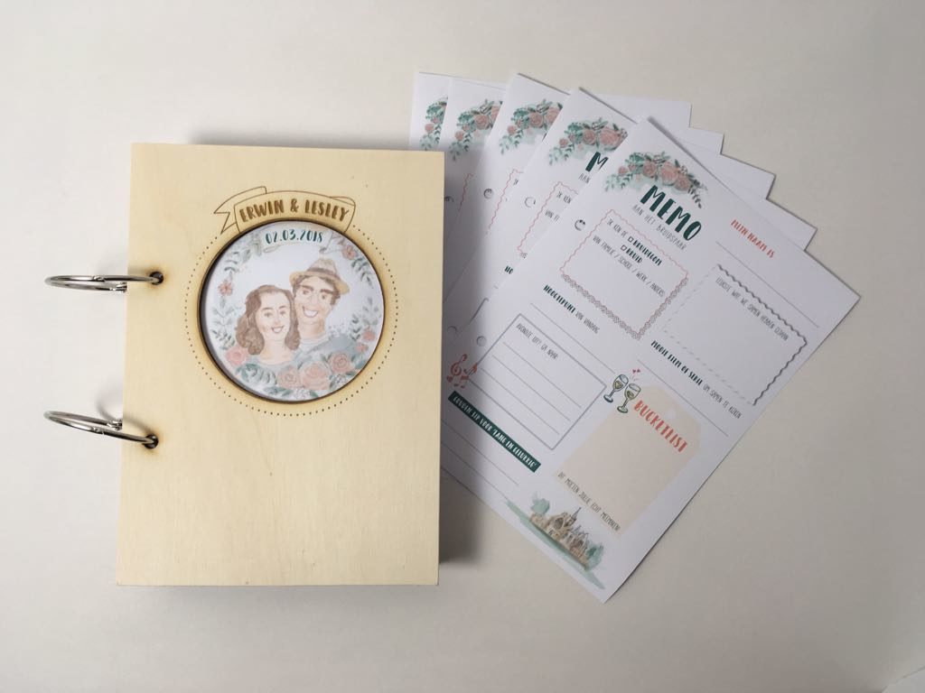 gastenboek met illustratie van het bruidspaar en invulkaarten